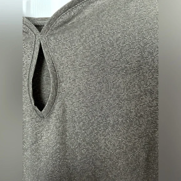 Chicos, Size 3/XL, gold shimmer blouse with keyhole detail on back - Picture 4 of 5